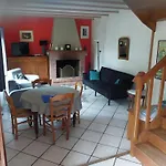Les Noisettes Sauvages Proche Etretat * Villainville