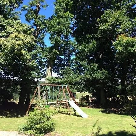 Les Noisettes Sauvages Proche Etretat Villainville