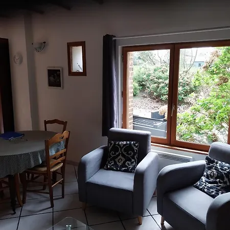 Les Noisettes Sauvages Proche Etretat *