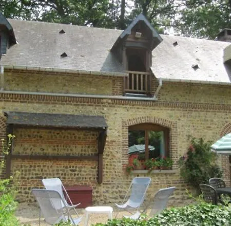 Les Noisettes Sauvages Proche Etretat * Villainville