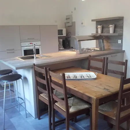 Les Noisettes Sauvages Proche Etretat *